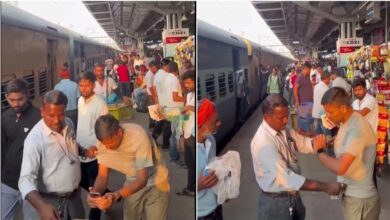 UPI फेल, समोसे महंगे पड़े! जबलपुर स्टेशन पर वेंडर ने उतरवा ली यात्री की घड़ी UPI फेल, समोसे महंगे पड़े! जबलपुर स्टेशन पर वेंडर ने उतरवा ली यात्री की घड़ी