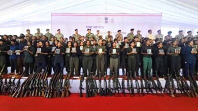 छत्तीसगढ़ में नक्सलवाद को बड़ा झटका: 208 नक्सलियों ने हथियार डाल किए आत्मसमर्पण छत्तीसगढ़ में नक्सलवाद को बड़ा झटका: 208 नक्सलियों ने हथियार डाल किए आत्मसमर्पण