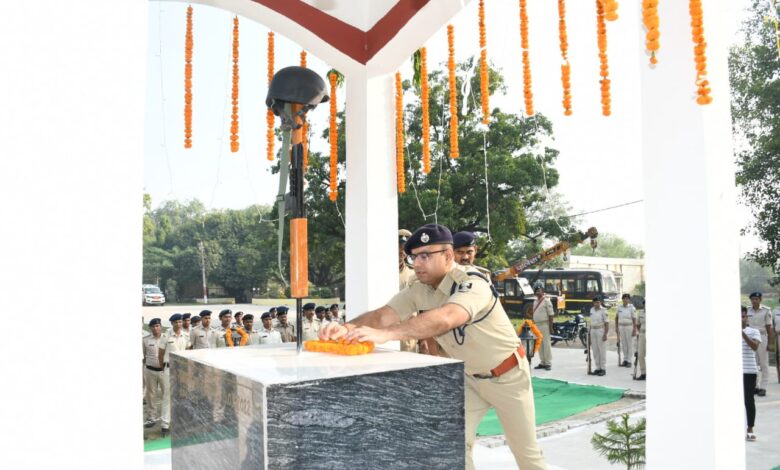 बेतिया में पुलिस संस्मरण दिवस पर शहीदों को दी गई श्रद्धांजलि बेतिया में पुलिस संस्मरण दिवस पर शहीदों को दी गई श्रद्धांजलि
