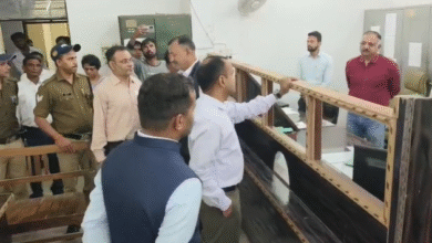 हरिद्वार के जिलाधिकारी मयूर दीक्षित ने रुड़की तहसील का औचक निरीक्षण किया हरिद्वार के जिलाधिकारी मयूर दीक्षित ने रुड़की तहसील का औचक निरीक्षण किया