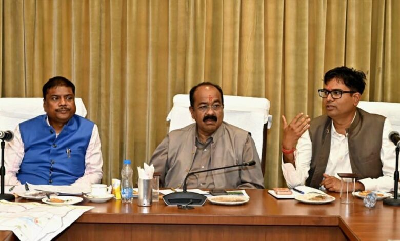 राज्योत्सव और पीएम मोदी के नवा रायपुर दौरे की तैयारियों की समीक्षा, उप मुख्यमंत्री अरुण साव ने की बैठक राज्योत्सव और पीएम मोदी के नवा रायपुर दौरे की तैयारियों की समीक्षा, उप मुख्यमंत्री अरुण साव ने की बैठक