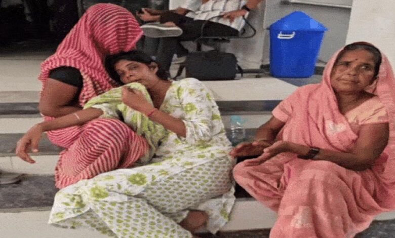 रीवा :हेडकांस्टेबल की पत्नी से बर्बरता की कहानी सुन अफसर सन्न, खाकी में छिपे जानवर का सच उजागर रीवा :हेडकांस्टेबल की पत्नी से बर्बरता की कहानी सुन अफसर सन्न, खाकी में छिपे जानवर का सच उजागर