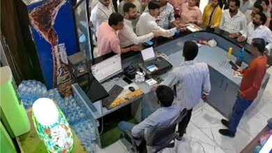 पूर्व मंत्री मोतीलाल दवे के बेटे और पोते की गुंडागर्दी, होटल में CEO से मारपीट, FIR दर्ज पूर्व मंत्री मोतीलाल दवे के बेटे और पोते की गुंडागर्दी, होटल में CEO से मारपीट, FIR दर्ज