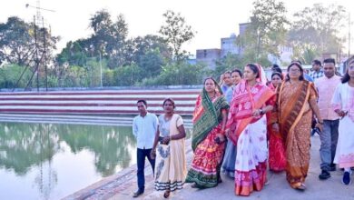 रायपुर : छठ पर्व की तैयारी का लिया जायजा – मंत्री श्रीमती लक्ष्मी राजवाड़े ने किया भटगांव छठ घाट का निरीक्षण