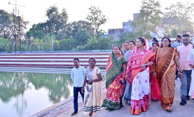 रायपुर : छठ पर्व की तैयारी का लिया जायजा – मंत्री श्रीमती लक्ष्मी राजवाड़े ने किया भटगांव छठ घाट का निरीक्षण रायपुर : छठ पर्व की तैयारी का लिया जायजा – मंत्री श्रीमती लक्ष्मी राजवाड़े ने किया भटगांव छठ घाट का निरीक्षण