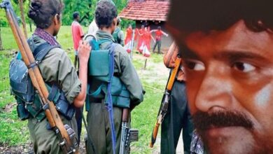 25 लाख के इनामी माओवादी नेता बंडी प्रकाश ने किया सरेंडर, तेलंगाना DGP के सामने छोड़ा हथियार 25 लाख के इनामी माओवादी नेता बंडी प्रकाश ने किया सरेंडर, तेलंगाना DGP के सामने छोड़ा हथियार