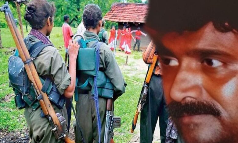 25 लाख के इनामी माओवादी नेता बंडी प्रकाश ने किया सरेंडर, तेलंगाना DGP के सामने छोड़ा हथियार 25 लाख के इनामी माओवादी नेता बंडी प्रकाश ने किया सरेंडर, तेलंगाना DGP के सामने छोड़ा हथियार