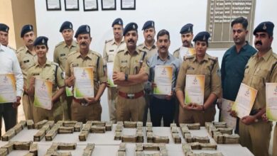 देवास पुलिस का बड़ा खुलासा: इंदौर जा रही बस से चोरी हुई 250 गड्डियां 500-500 के नोटों की देवास पुलिस का बड़ा खुलासा: इंदौर जा रही बस से चोरी हुई 250 गड्डियां 500-500 के नोटों की