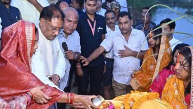 रायपुर : मुख्यमंत्री साय ने जशपुर में दुलदुला छठ घाट में सूर्य को दिया अर्घ्य: प्रदेश की सुख-समृद्धि और खुशहाली की कामना की रायपुर : मुख्यमंत्री साय ने जशपुर में दुलदुला छठ घाट में सूर्य को दिया अर्घ्य: प्रदेश की सुख-समृद्धि और खुशहाली की कामना की