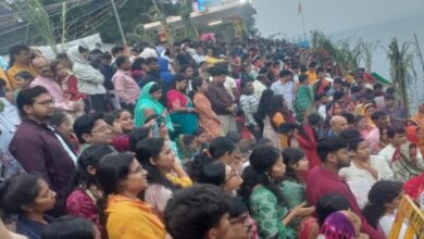 उगते सूर्य को अर्घ्य के साथ छठ पूजा संपन्न, देशभर के घाटों पर उमड़ा श्रद्धालुओं का सैलाब उगते सूर्य को अर्घ्य के साथ छठ पूजा संपन्न, देशभर के घाटों पर उमड़ा श्रद्धालुओं का सैलाब