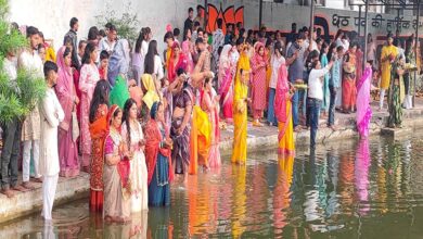 लोक आस्था के पर्व छठ पर महिलाओं ने अस्ताचलगामी सूर्य को दिया अर्घ्य, आमातालाब छठ घाट पर उमड़े श्रद्धालु लोक आस्था के पर्व छठ पर महिलाओं ने अस्ताचलगामी सूर्य को दिया अर्घ्य, आमातालाब छठ घाट पर उमड़े श्रद्धालु