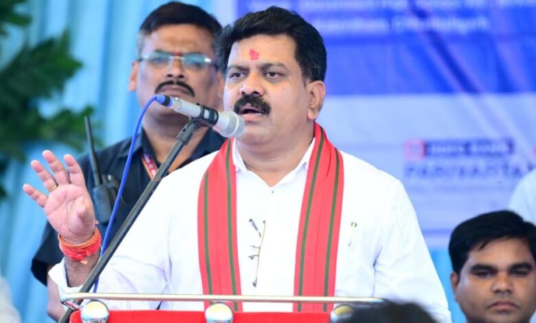 रायपुर : बच्चों के संग विद्यार्थी बने उपमुख्यमंत्री  विजय शर्मा रायपुर : बच्चों के संग विद्यार्थी बने उपमुख्यमंत्री  विजय शर्मा