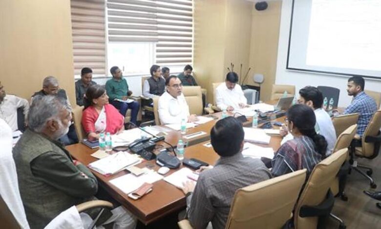 मंत्री  पटेल ने संविदा पंचायत कर्मियों के समय पर मानदेय भुगतान के दिए निर्देश