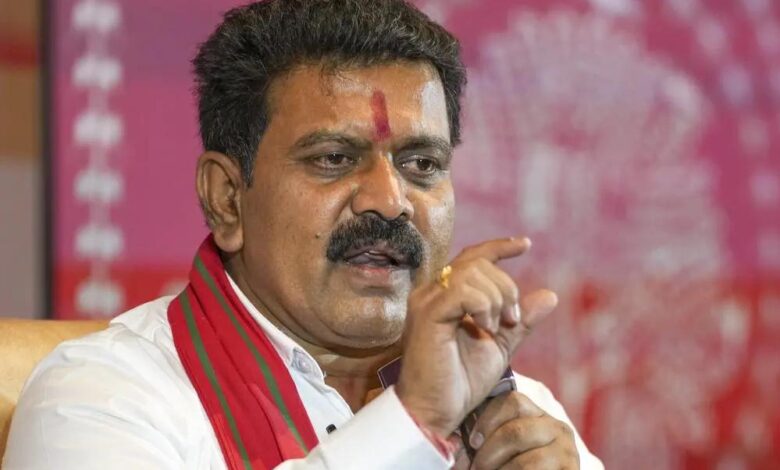 गृह मंत्री विजय शर्मा का दावा: पिछली सरकार ने रोके 18 लाख आवास, हमारी सरकार रोज़ बना रही 18 हज़ार मकान गृह मंत्री विजय शर्मा का दावा: पिछली सरकार ने रोके 18 लाख आवास, हमारी सरकार रोज़ बना रही 18 हज़ार मकान