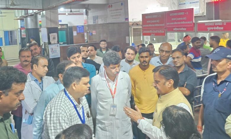 जेपी अस्पताल के नवनिर्मित भवन में शीघ्र चिकित्सा सेवाएं प्रारंभ करें: उप मुख्यमंत्री  शुक्ल जेपी अस्पताल के नवनिर्मित भवन में शीघ्र चिकित्सा सेवाएं प्रारंभ करें: उप मुख्यमंत्री  शुक्ल