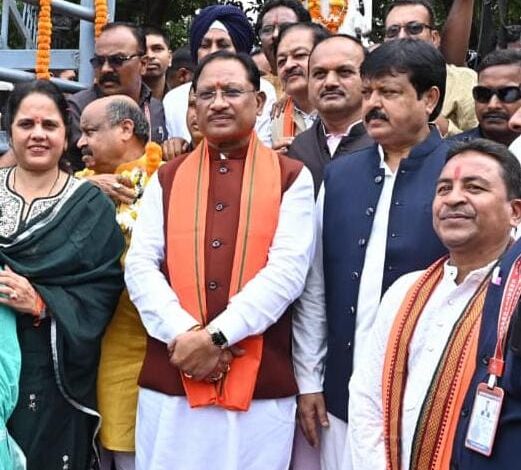 मुख्यमंत्री विष्णुदेव साय ने राष्ट्रपिता महात्मा गांधी और पूर्व प्रधानमंत्री लाल बहादुर शास्त्री की प्रतिमा पर किया माल्यार्पण….