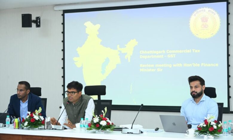 राज्य कर (जीएसटी) विभाग की समीक्षा बैठक में शामिल हुए वित्त मंत्री ओ.पी. चौधरी