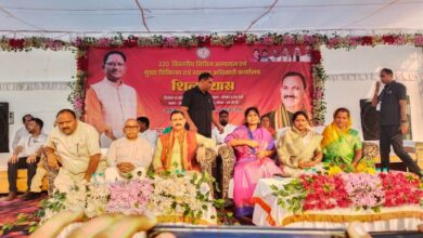 मुख्यमंत्री विष्णुदेव साय की दूरदृष्टि से MCB बनेगा आदर्श जिला — उद्योग, सड़क और विकास की खुलेंगी नई राहें। मुख्यमंत्री विष्णुदेव साय की दूरदृष्टि से MCB बनेगा आदर्श जिला — उद्योग, सड़क और विकास की खुलेंगी नई राहें।