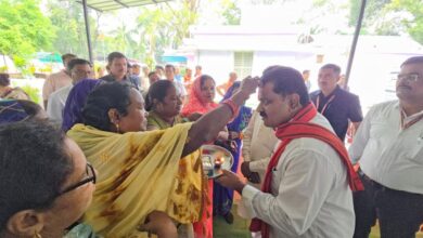 *प्रदेश में पहली बार दीपावली पर उपमुख्यमंत्री  विजय शर्मा ने किया स्वच्छता दीदियों व कमांडो के साथ जलपान एवं स्नेहिल सम्मान *प्रदेश में पहली बार दीपावली पर उपमुख्यमंत्री  विजय शर्मा ने किया स्वच्छता दीदियों व कमांडो के साथ जलपान एवं स्नेहिल सम्मान