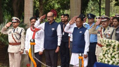 राज्यपाल  रमेन डेका और मुख्यमंत्री  विष्णु देव साय ने शहीद वाटिका पहुंचकर शहीद जवानों को दी श्रद्धांजलि राज्यपाल  रमेन डेका और मुख्यमंत्री  विष्णु देव साय ने शहीद वाटिका पहुंचकर शहीद जवानों को दी श्रद्धांजलि
