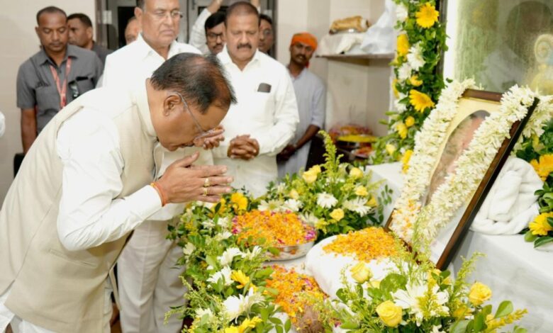 मुख्यमंत्री  विष्णु देव साय ने पूर्व विधानसभा उपाध्यक्ष स्वर्गीय बनवारी लाल अग्रवाल को दी श्रद्धांजलि मुख्यमंत्री  विष्णु देव साय ने पूर्व विधानसभा उपाध्यक्ष स्वर्गीय बनवारी लाल अग्रवाल को दी श्रद्धांजलि