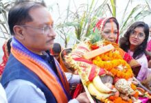 मुख्यमंत्री  साय ने कुनकुरी छठ घाट में सूर्य को दिया अर्घ्य:प्रदेश के सुख, समृद्धि और खुशहाली की कामना की