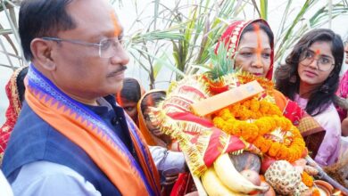 मुख्यमंत्री  साय ने कुनकुरी छठ घाट में सूर्य को दिया अर्घ्य:प्रदेश के सुख, समृद्धि और खुशहाली की कामना की मुख्यमंत्री  साय ने कुनकुरी छठ घाट में सूर्य को दिया अर्घ्य:प्रदेश के सुख, समृद्धि और खुशहाली की कामना की