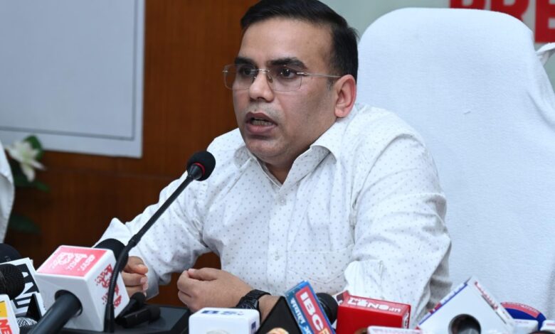 छत्तीसगढ़ में मतदाता सूची के गहन पुनरीक्षण का शुरुआत! राजनीतिक दलों के साथ सीईओ ने की महत्वपूर्ण बैठक तथा विभिन्न मीडिया संस्थानों के साथ प्रेस वार्ता छत्तीसगढ़ में मतदाता सूची के गहन पुनरीक्षण का शुरुआत! राजनीतिक दलों के साथ सीईओ ने की महत्वपूर्ण बैठक तथा विभिन्न मीडिया संस्थानों के साथ प्रेस वार्ता