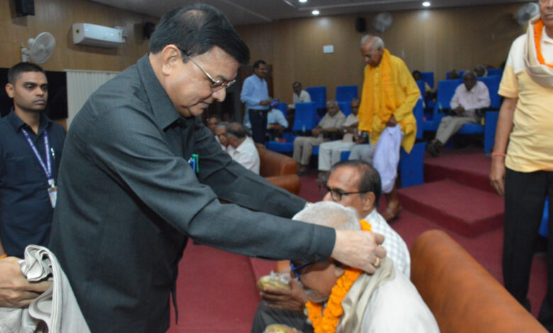 कैबिनेट मंत्री श्री लखन लाल देवांगन के आतिथ्य में वृद्धजनों का सम्मान समारोह हुआ आयोजित…..