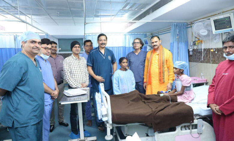 ‘पापा, मैं ठीक हो गई’ – दिल की बीमारी से ठीक होकर घर लौट रही है मासूम शांभवी…..