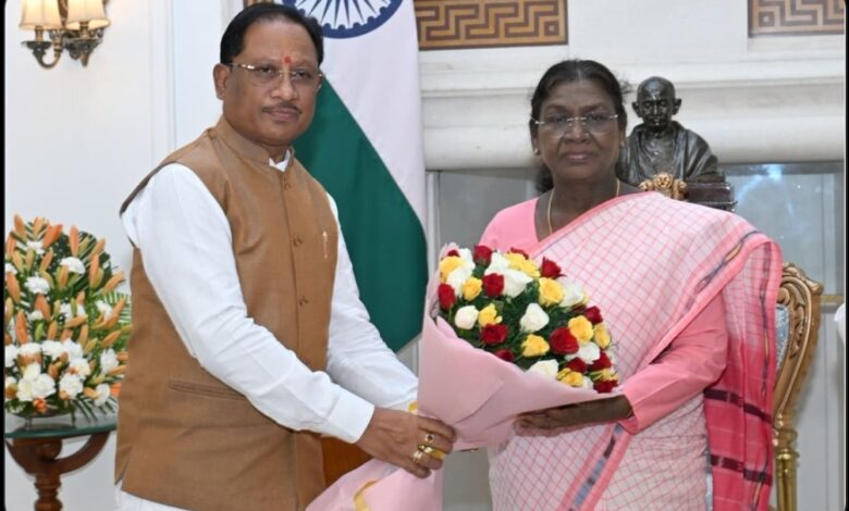 मुख्यमंत्री विष्णुदेव साय ने नई दिल्ली में राष्ट्रपति द्रौपदी मुर्मू से की सौजन्य भेंट