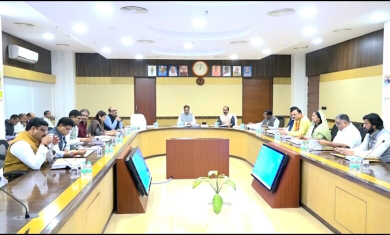 मुख्यमंत्री विष्णु देव साय की अध्यक्षता में आज यहां मंत्रालय महानदी भवन में आयोजित कैबिनेट की बैठक में राज्य के किसानों से खरीफ विपणन वर्ष 2025-26 में समर्थन मूल्य पर धान खरीदी के संबंध में महत्वपूर्ण निर्णय लिया गया। मुख्यमंत्री विष्णु देव साय की अध्यक्षता में आज यहां मंत्रालय महानदी भवन में आयोजित कैबिनेट की बैठक में राज्य के किसानों से खरीफ विपणन वर्ष 2025-26 में समर्थन मूल्य पर धान खरीदी के संबंध में महत्वपूर्ण निर्णय लिया गया।