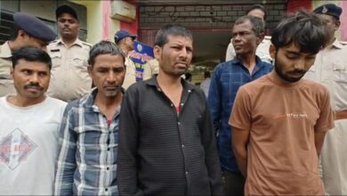 58 सीसी प्रतिबंधित सिरप की तस्करी का मामला: धनपुरी पुलिस ने एक आरोपी को गिरफ्तार किया 58 सीसी प्रतिबंधित सिरप की तस्करी का मामला: धनपुरी पुलिस ने एक आरोपी को गिरफ्तार किया