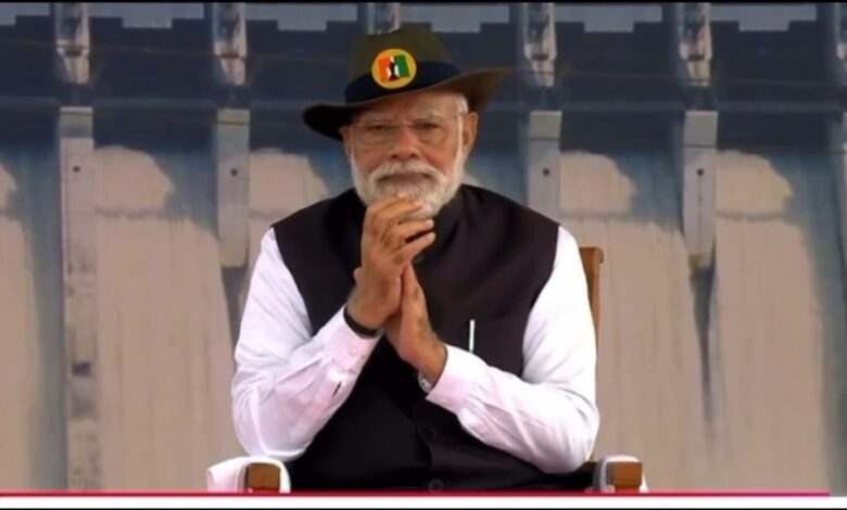 गुजरात की धरती पर बस्तर का सम्मान — एकता परेड में छत्तीसगढ़ की झांकी ने दिखाया विकास का नया मॉडल गुजरात की धरती पर बस्तर का सम्मान — एकता परेड में छत्तीसगढ़ की झांकी ने दिखाया विकास का नया मॉडल