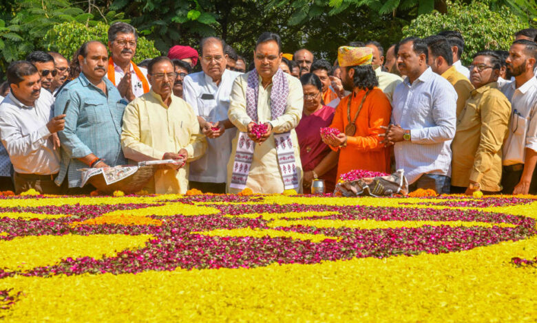 मुख्यमंत्री भजनलाल शर्मा ने पूर्व उपराष्ट्रपति स्व.भैरों सिंह शेखावत को श्रद्धांजलि अर्पित की मुख्यमंत्री भजनलाल शर्मा ने पूर्व उपराष्ट्रपति स्व.भैरों सिंह शेखावत को श्रद्धांजलि अर्पित की