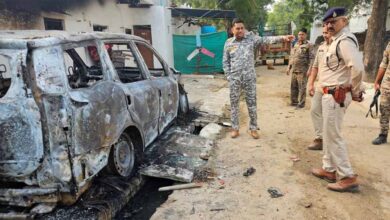 भिंड में सनसनीखेज वारदात: युवक की हत्या के बाद भड़के परिजन, आरोपी के घर पर हमला कर लगाई आग भिंड में सनसनीखेज वारदात: युवक की हत्या के बाद भड़के परिजन, आरोपी के घर पर हमला कर लगाई आग