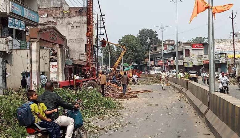 इंदौर-इच्छापुर हाईवे पर प्रशासन का बड़ा फैसला: मंदिर-मजारें हटाई गईं, विकास के रास्ते खुले इंदौर-इच्छापुर हाईवे पर प्रशासन का बड़ा फैसला: मंदिर-मजारें हटाई गईं, विकास के रास्ते खुले