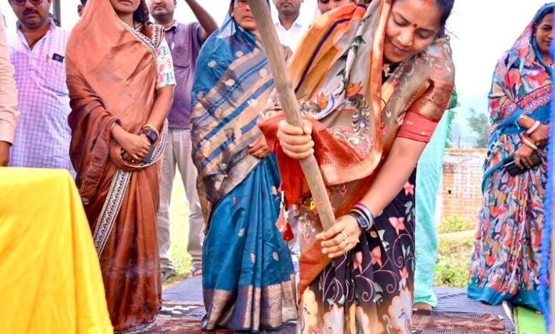 किसानों की खुशहाली के लिए प्रदेश सरकार संकल्पित : मंत्री श्रीमती राजवाड़े…. किसानों की खुशहाली के लिए प्रदेश सरकार संकल्पित : मंत्री श्रीमती राजवाड़े….