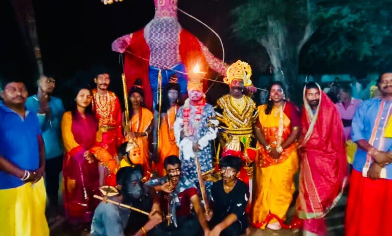 डेढ़ दशक बाद जगरगुंडा में लौटी रौनक: जहाँ कभी गूंजती थी बंदूकों की आवाज़, अब सुनाई देती है ढोल-नगाड़ों और आरती की गूँज….