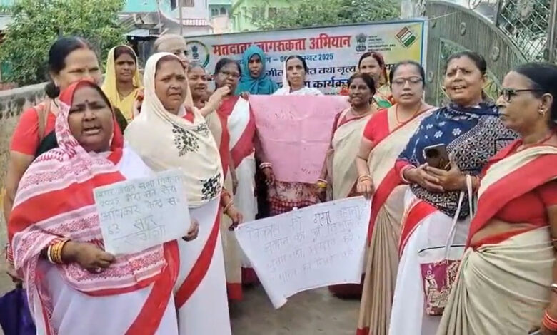 नुक्कड़ नाटक से दरभंगा में मतदाताओं को किया जा रहा जागरूक नुक्कड़ नाटक से दरभंगा में मतदाताओं को किया जा रहा जागरूक