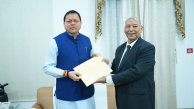 राज्य सरकार द्वारा गठित एकल सदस्यीय जांच आयोग ने आज मुख्यमंत्री पुष्कर सिंह धामी से भेंट कर अंतरिम रिपोर्ट प्रस्तुत की