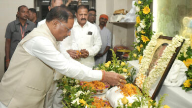 मुख्यमंत्री विष्णु देव साय ने पूर्व विधानसभा उपाध्यक्ष स्वर्गीय बनवारी लाल अग्रवाल को दी श्रद्धांजलि…. मुख्यमंत्री विष्णु देव साय ने पूर्व विधानसभा उपाध्यक्ष स्वर्गीय बनवारी लाल अग्रवाल को दी श्रद्धांजलि….