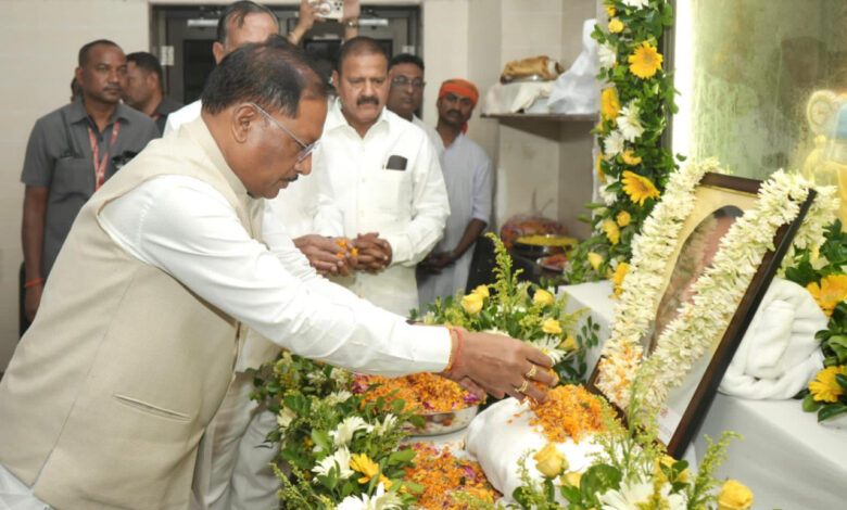 मुख्यमंत्री विष्णु देव साय ने पूर्व विधानसभा उपाध्यक्ष स्वर्गीय बनवारी लाल अग्रवाल को दी श्रद्धांजलि…. मुख्यमंत्री विष्णु देव साय ने पूर्व विधानसभा उपाध्यक्ष स्वर्गीय बनवारी लाल अग्रवाल को दी श्रद्धांजलि….