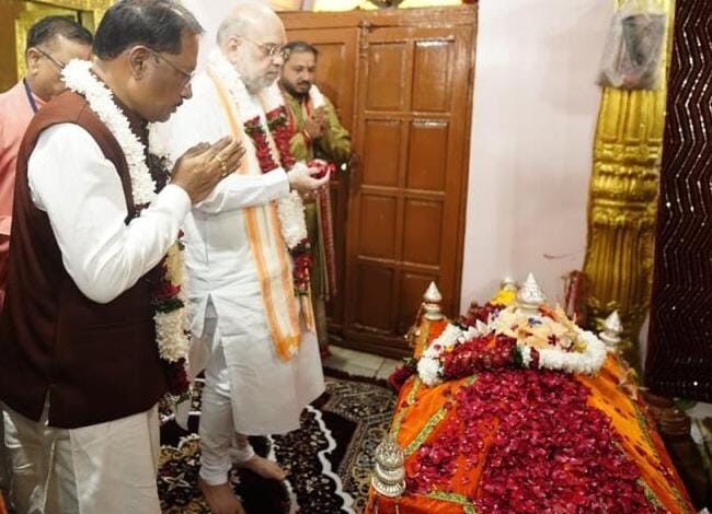 केंद्रीय गृह मंत्री अमित शाह और मुख्यमंत्री विष्णुदेव साय ने मां दंतेश्वरी की पूजा-अर्चना कर देश-प्रदेश की सुख-शांति, समृद्धि और खुशहाली का मांगा आशीर्वाद….