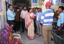 मंत्री श्रीमती लक्ष्मी राजवाड़े ने सूरजपुर जिले के ग्राम भांड़ी में उल्टी-दस्त से पीड़ित ग्रामीणों से की मुलाकात….