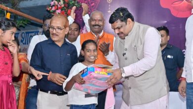 शिक्षा मंत्री गजेन्द्र यादव ने बच्चों संग “विष्णु के दिया” कार्यक्रम में मनाई दीपावली — शिक्षा, संस्कृति और आनंद का संगम….. शिक्षा मंत्री गजेन्द्र यादव ने बच्चों संग “विष्णु के दिया” कार्यक्रम में मनाई दीपावली — शिक्षा, संस्कृति और आनंद का संगम…..