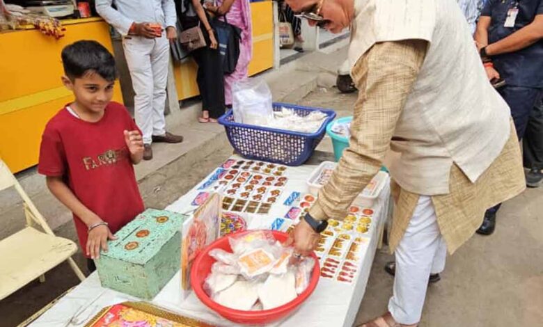 हर घर जले स्वदेशी का दीप : सारंगपुर में राज्य मंत्री गौतम टेटवाल ने दिया वोकल फॉर लोकल का संदेश हर घर जले स्वदेशी का दीप : सारंगपुर में राज्य मंत्री गौतम टेटवाल ने दिया वोकल फॉर लोकल का संदेश