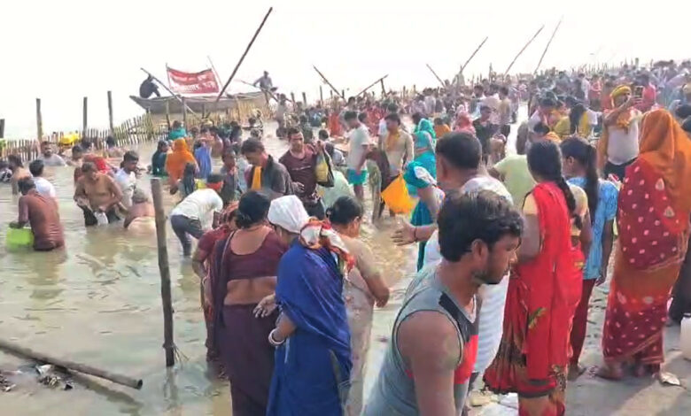 पटना सिटी में छठ की शुरुआत, घाटों पर श्रद्धालुओं ने किया स्नान पटना सिटी में छठ की शुरुआत, घाटों पर श्रद्धालुओं ने किया स्नान