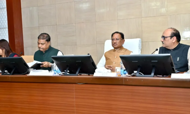 मुख्यमंत्री विष्णुदेव साय की अध्यक्षता में कलेक्टर-वनमंडलाधिकारी कॉन्फ्रेंस, तेंदूपत्ता संग्राहकों के भुगतान और कंप्यूटरीकरण पर जोर…. मुख्यमंत्री विष्णुदेव साय की अध्यक्षता में कलेक्टर-वनमंडलाधिकारी कॉन्फ्रेंस, तेंदूपत्ता संग्राहकों के भुगतान और कंप्यूटरीकरण पर जोर….
