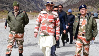 सीमांत गांव मिलम में मुख्यमंत्री ने की आई.टी.बी.पी जवानों और स्थानीय नागरिकों से भेंट